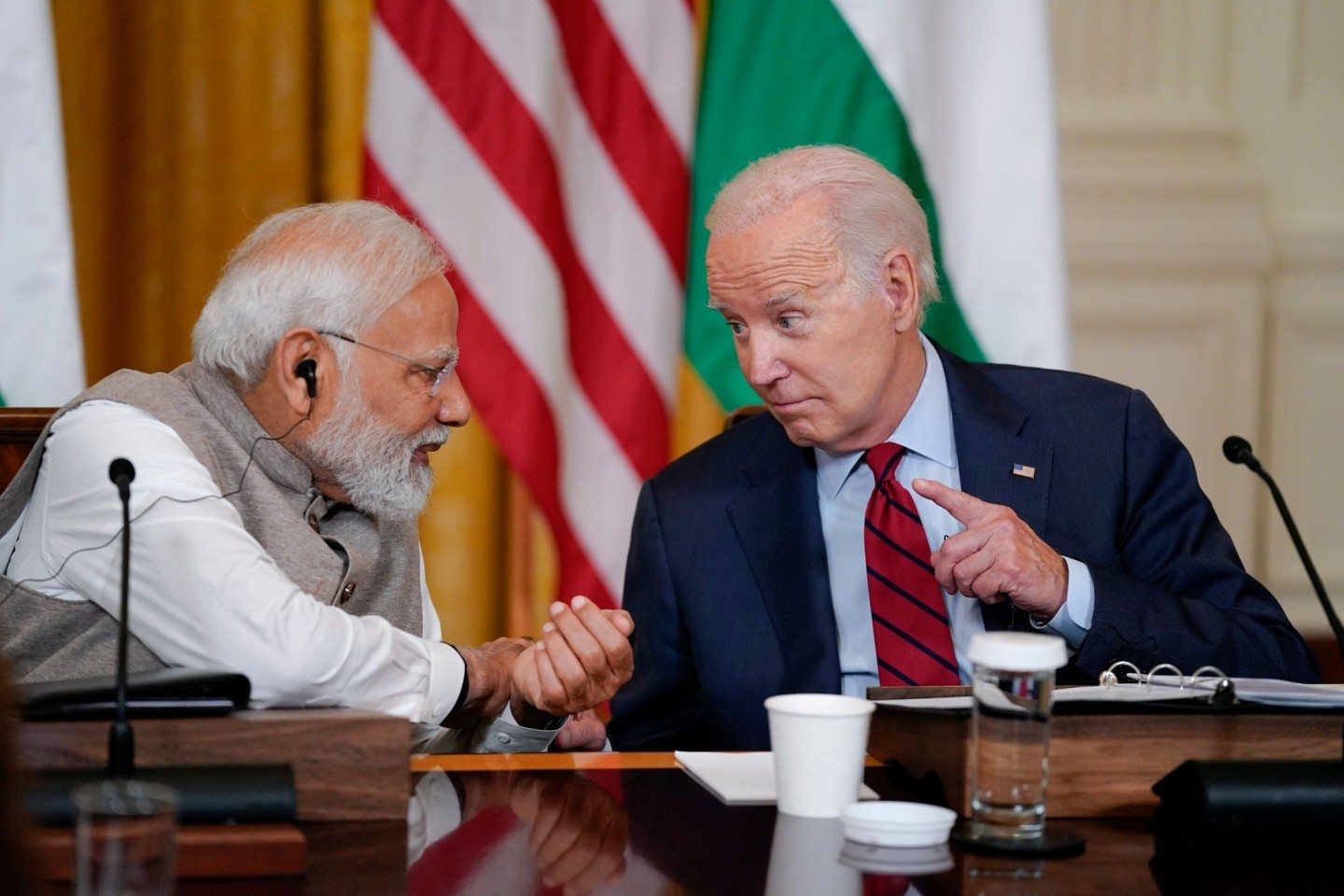 US-Präsident Joe Biden (r.) im Gespräch mit Narendra Modi, Premierminister von Indien.