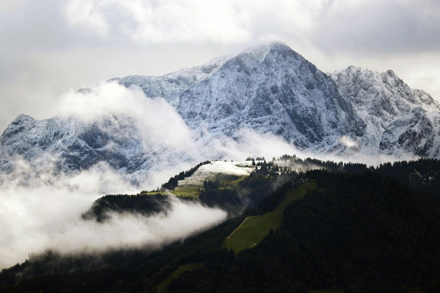 Der Bergsteiger war bei schlechtem Wetter allein unterwegs und verunglückte (Symbolbild)