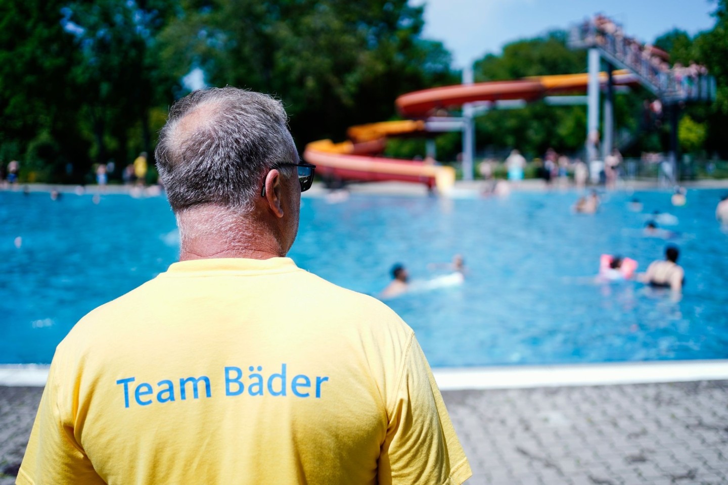 Die Kriminalität in Freibädern nimmt zu, einige Schwimmmeister sind besorgt.