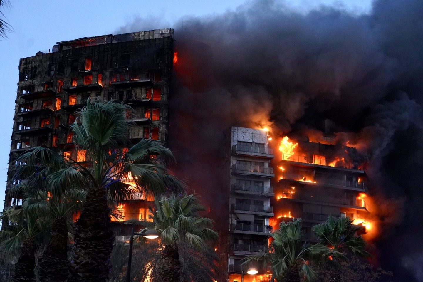 Ein Feuer zerstörte am 22. Februar ein Hochhaus im spanischen Valencia. Jetzt gab es an der Ostküste erneut einen Brand.