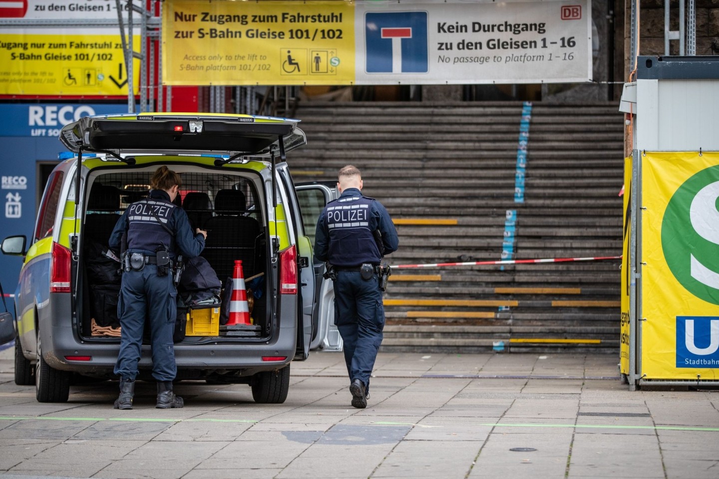 Am Bahnhof der baden-württembergischen Landeshauptstadt gab es am Vormittag eine Bedrohungslage - die Polizei hat ihn vorübergehend geräumt.