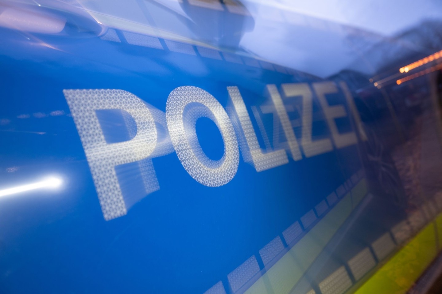 Ein 21-Jähriger flüchtete mit einem gestohlenem Auto und verletzte dabei sieben Menschen.