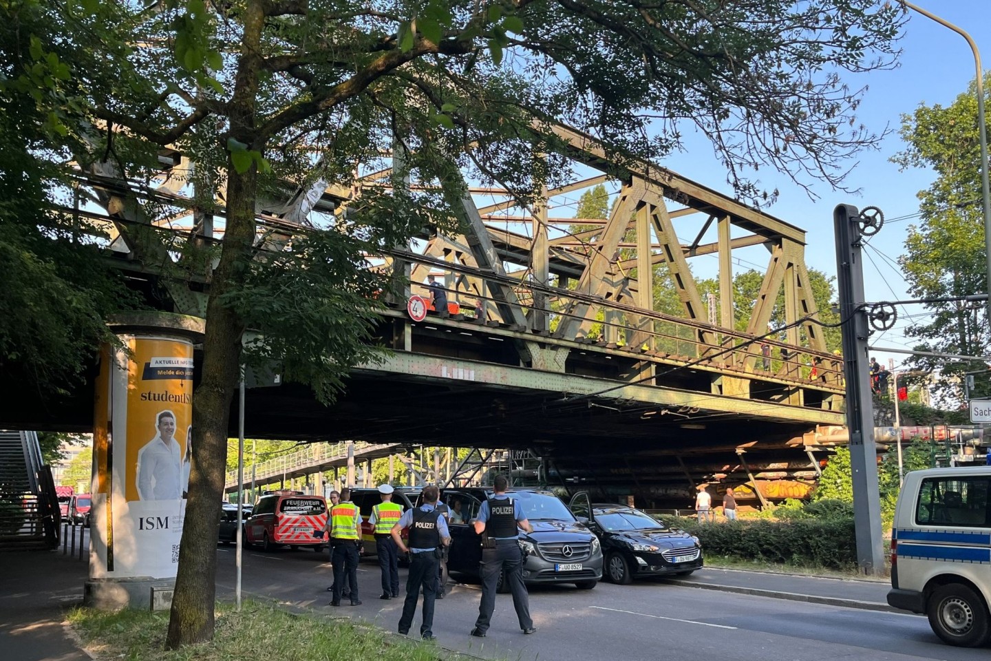 Ein Polizeieinsatz unweit des Frankfurter Hauptbahnhofs führte am Montag zu zahlreichen Zugausfällen sowohl im Nah- als auch im Fernverkehr.