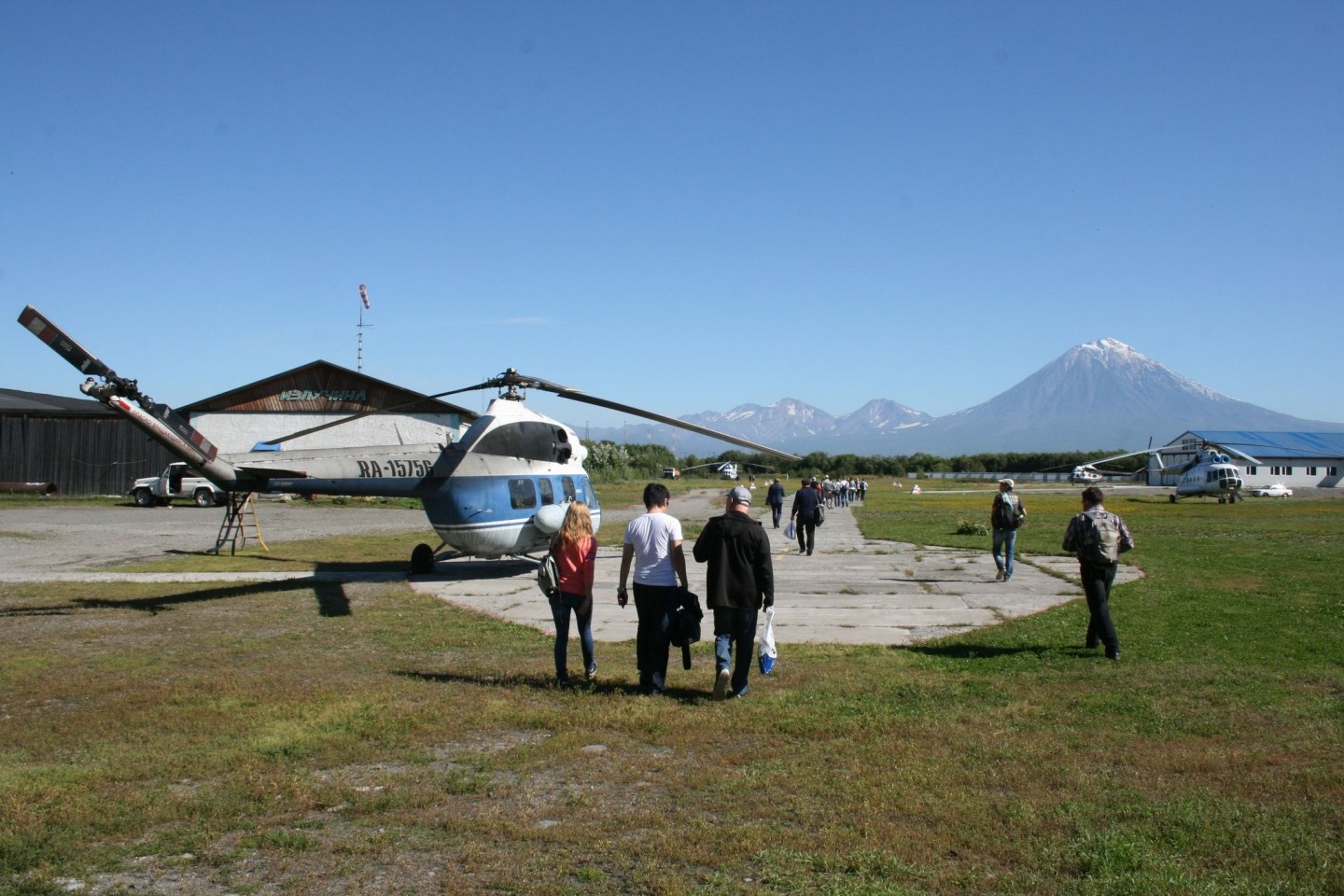 Ausflüge im Hubschrauber auf Kamtschatka sind bei Touristen besonders beliebt, immer wieder kommt es aber auch zu Zwischenfällen. (Archivbild)