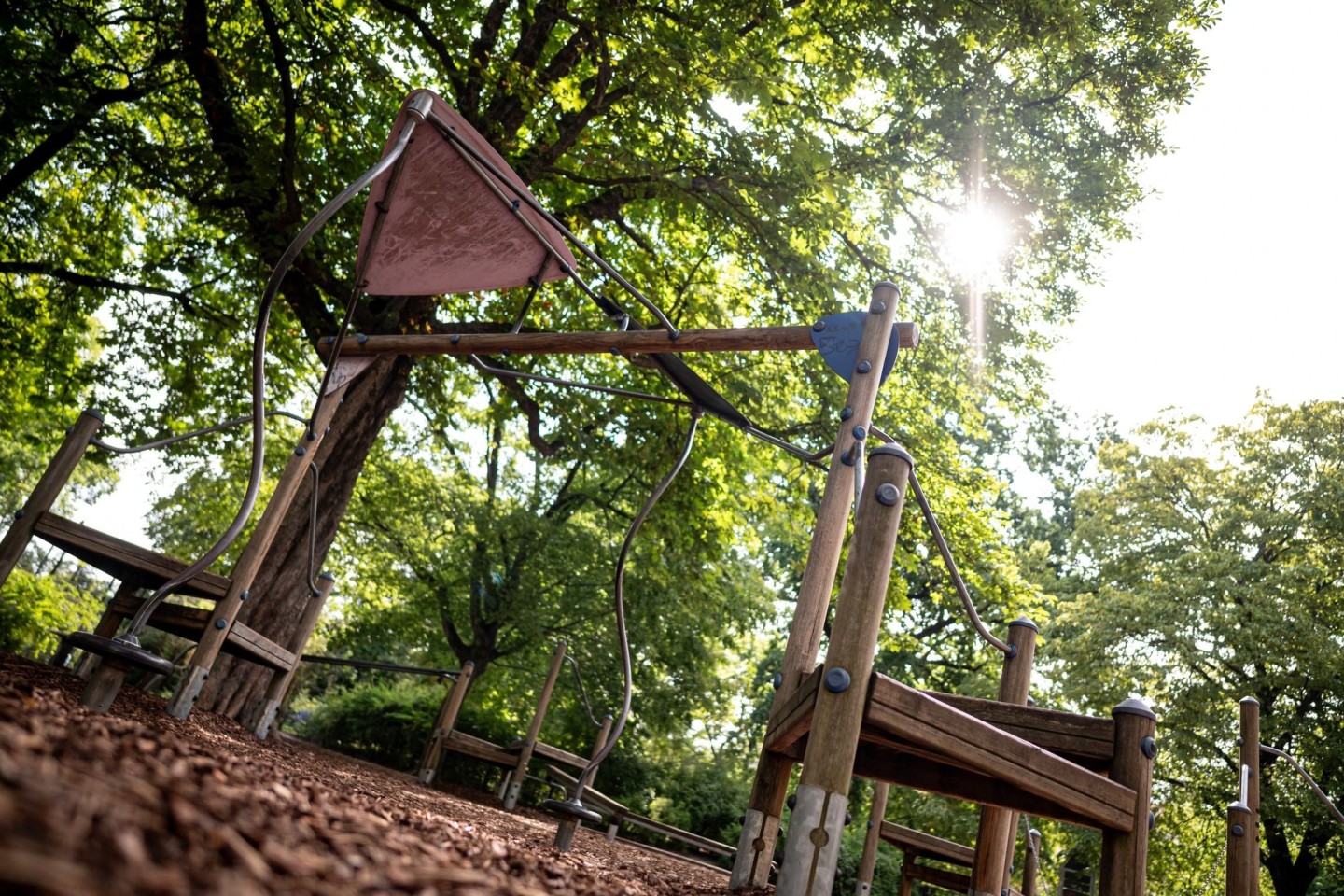 Ein Spielplatz inmitten von Bäumen in Berlin: «Wir finden mehr Gehör als noch vor Jahren, wo wir sofort immer das Argument gehört haben, die Grün-Pflege sei zu teuer».