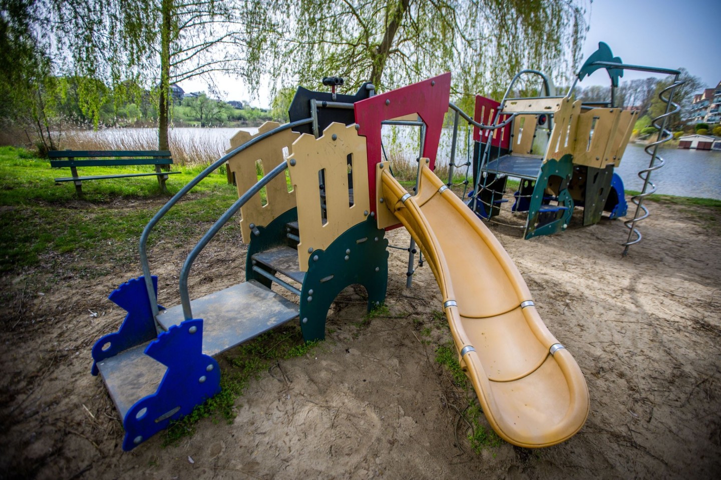 In Mecklenburg-Vorpommern haben Kinder nach einer neuen Studie den weitesten Weg zu einem Spielplatz. (Archivbild)