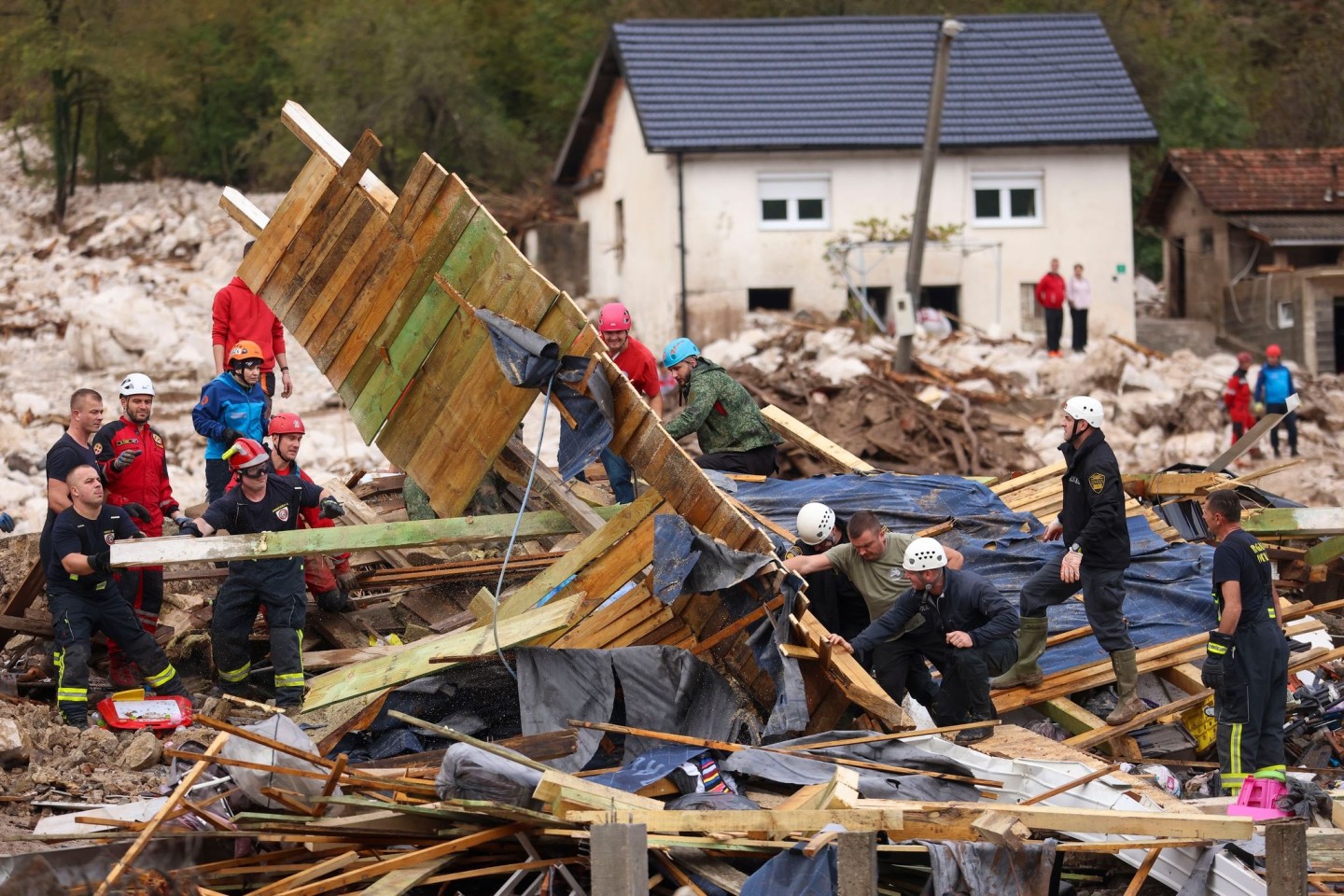 Bei Überschwemmungen und Erdrutschen in Bosnien-Herzegowina kamen mindestens 16 Menschen ums Leben.