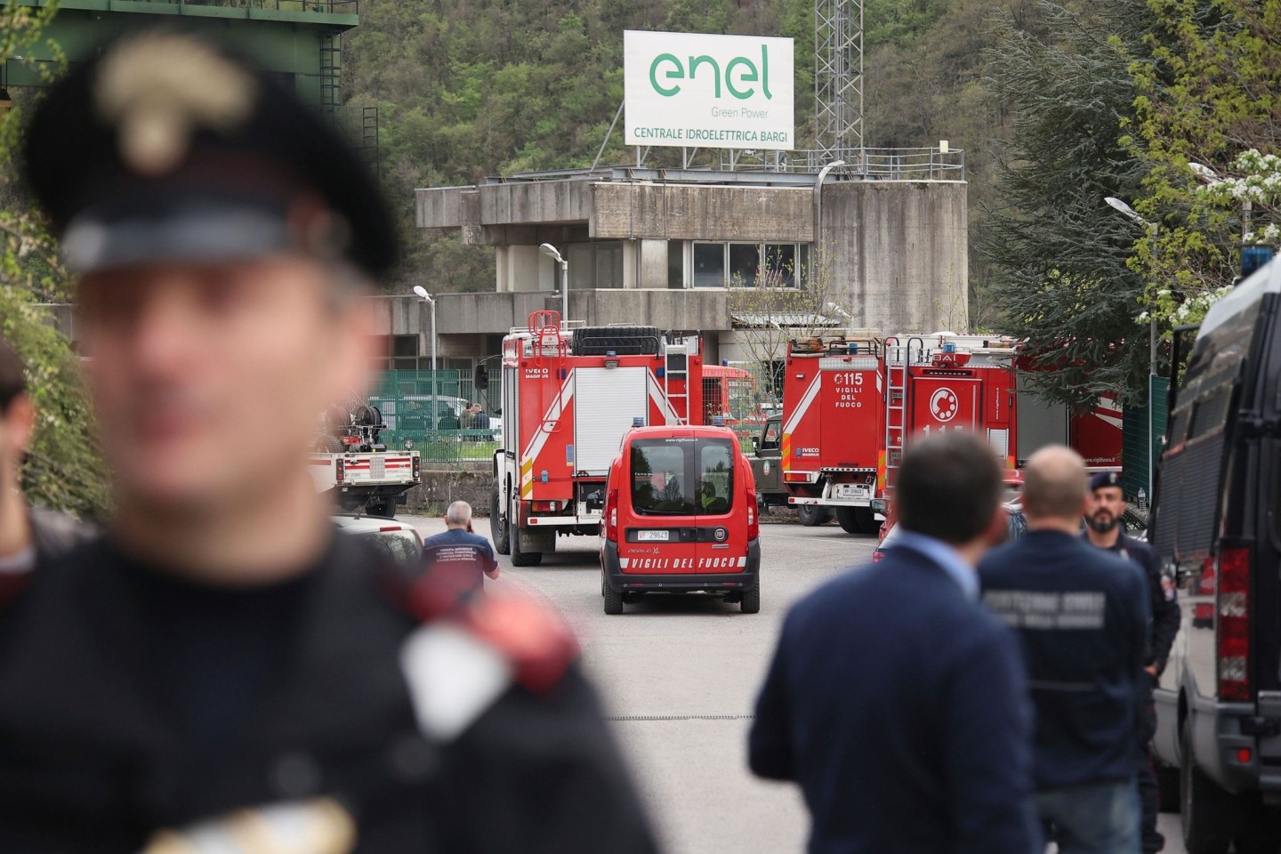 Bei Arbeiten an einer Turbine in etwa 30 Metern Tiefe soll aus zunächst ungeklärter Ursache ein Feuer ausgebrochen sein.