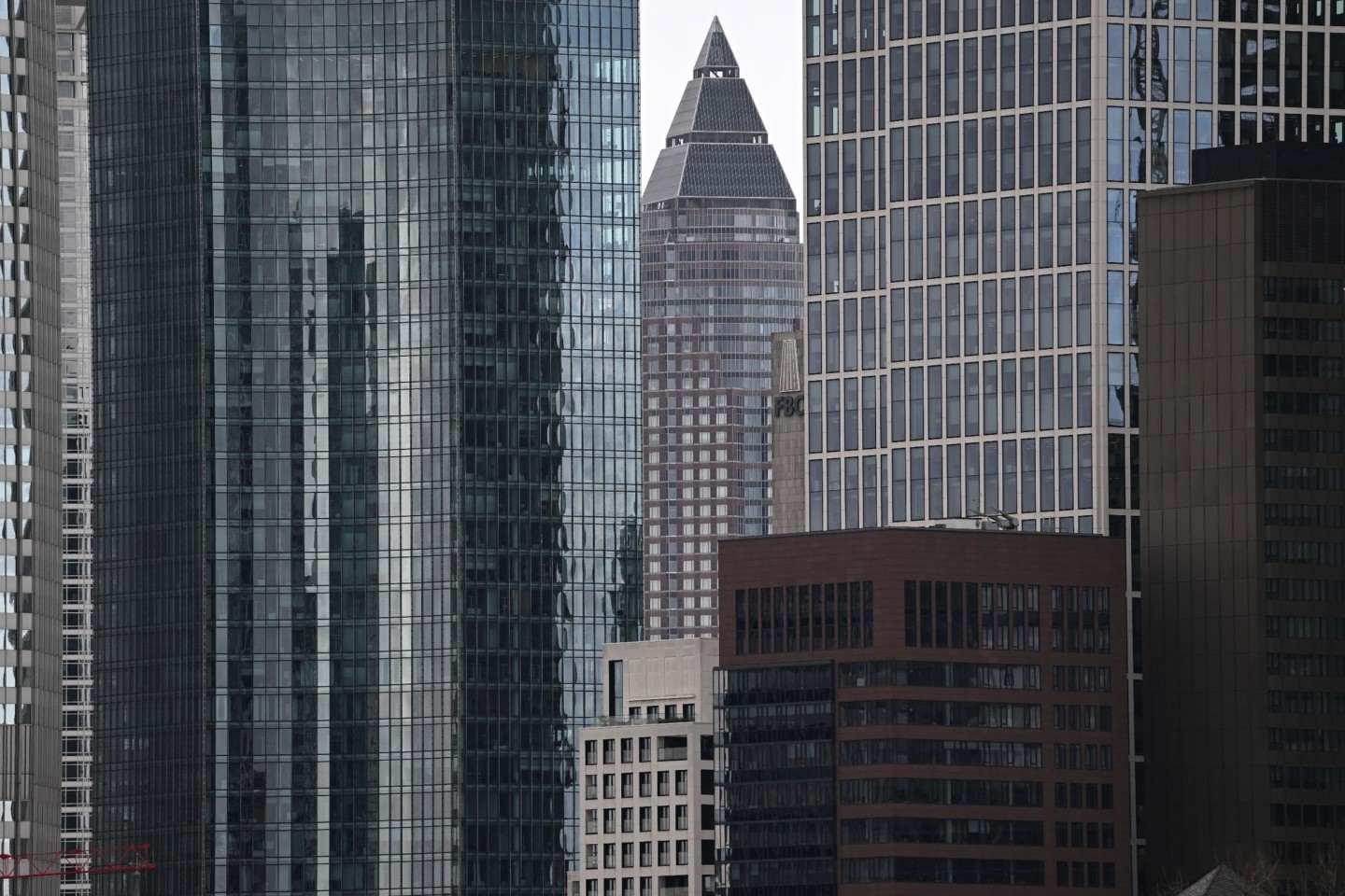 Gleich vier Gebäude in Frankfurt am Main haben eine eigene Postleitzahl - darunter der Messeturm.