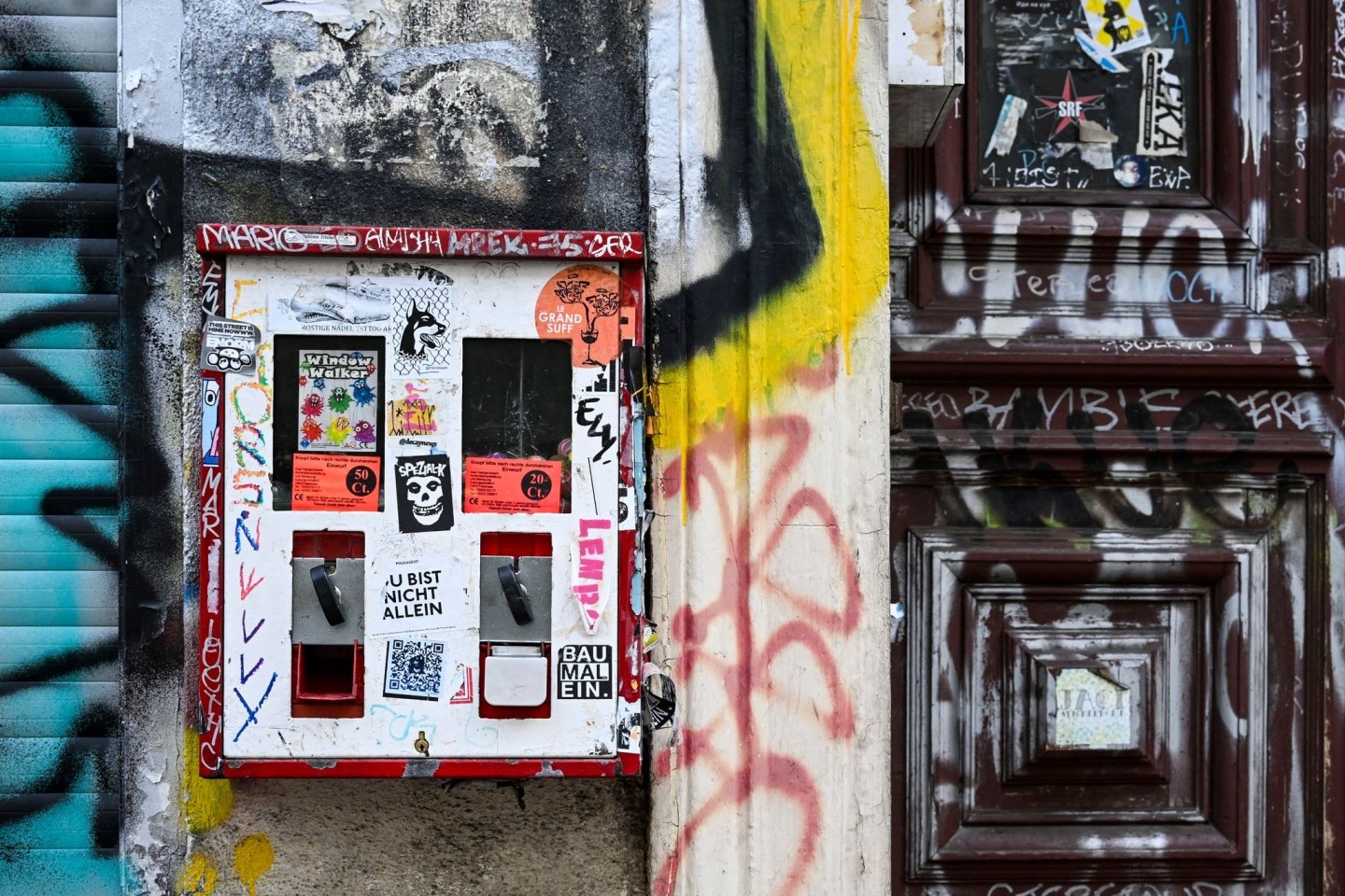 Es gibt sie noch - auch wenn die Kaugummiautomat nicht selten beklebt oder besprüht sind.