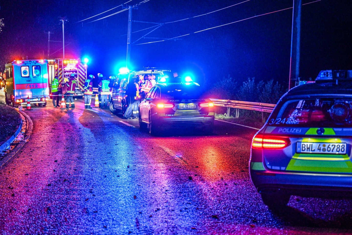 Bei einem Unfall im Landkreis Karlsruhe sind zwei Kinder gestorben.